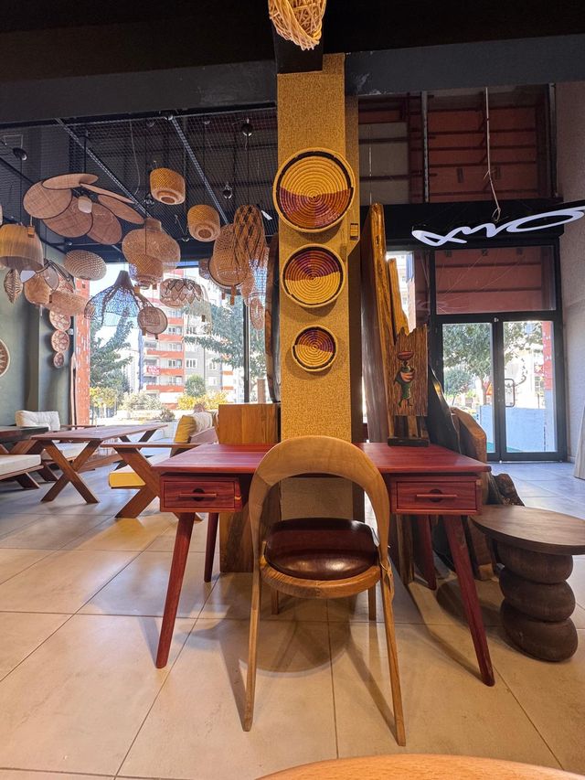 OWA tabelası ve showroom vitrini